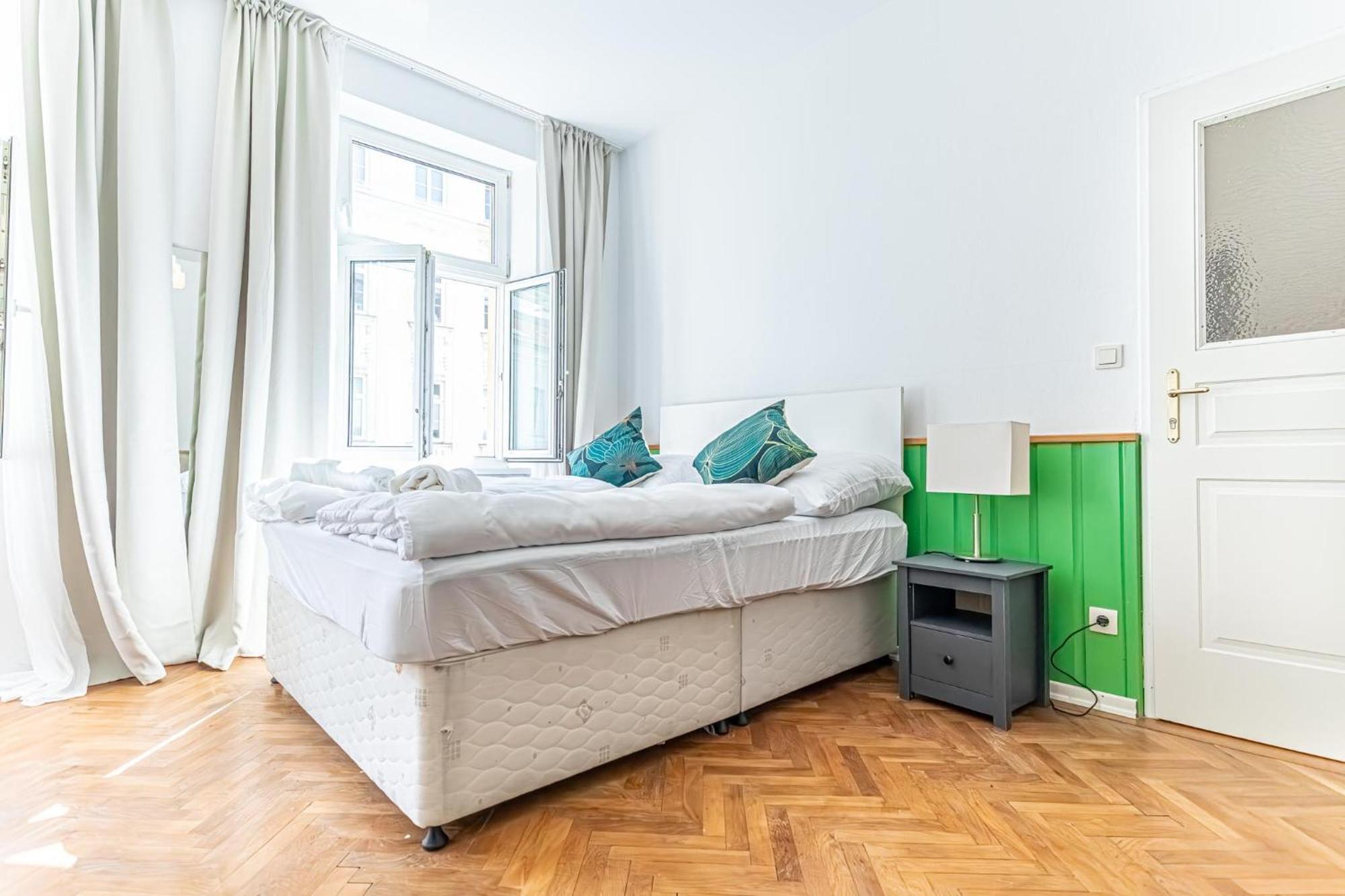 Convenient 3-br Shared Apt, 15 Min To Landstrasse Hub Apartament