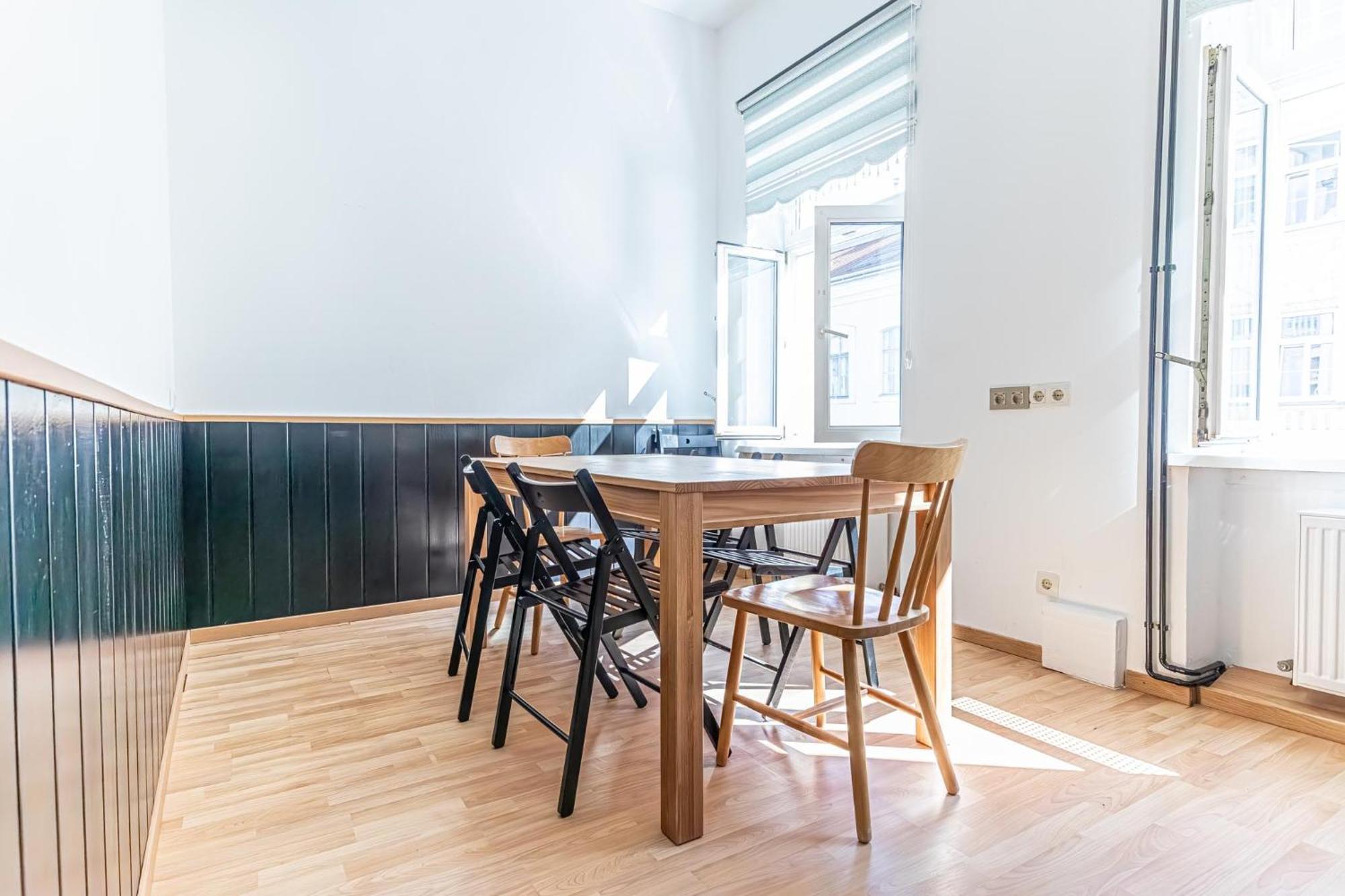 Convenient 3-br Shared Apt, 15 Min To Landstrasse Hub Apartament