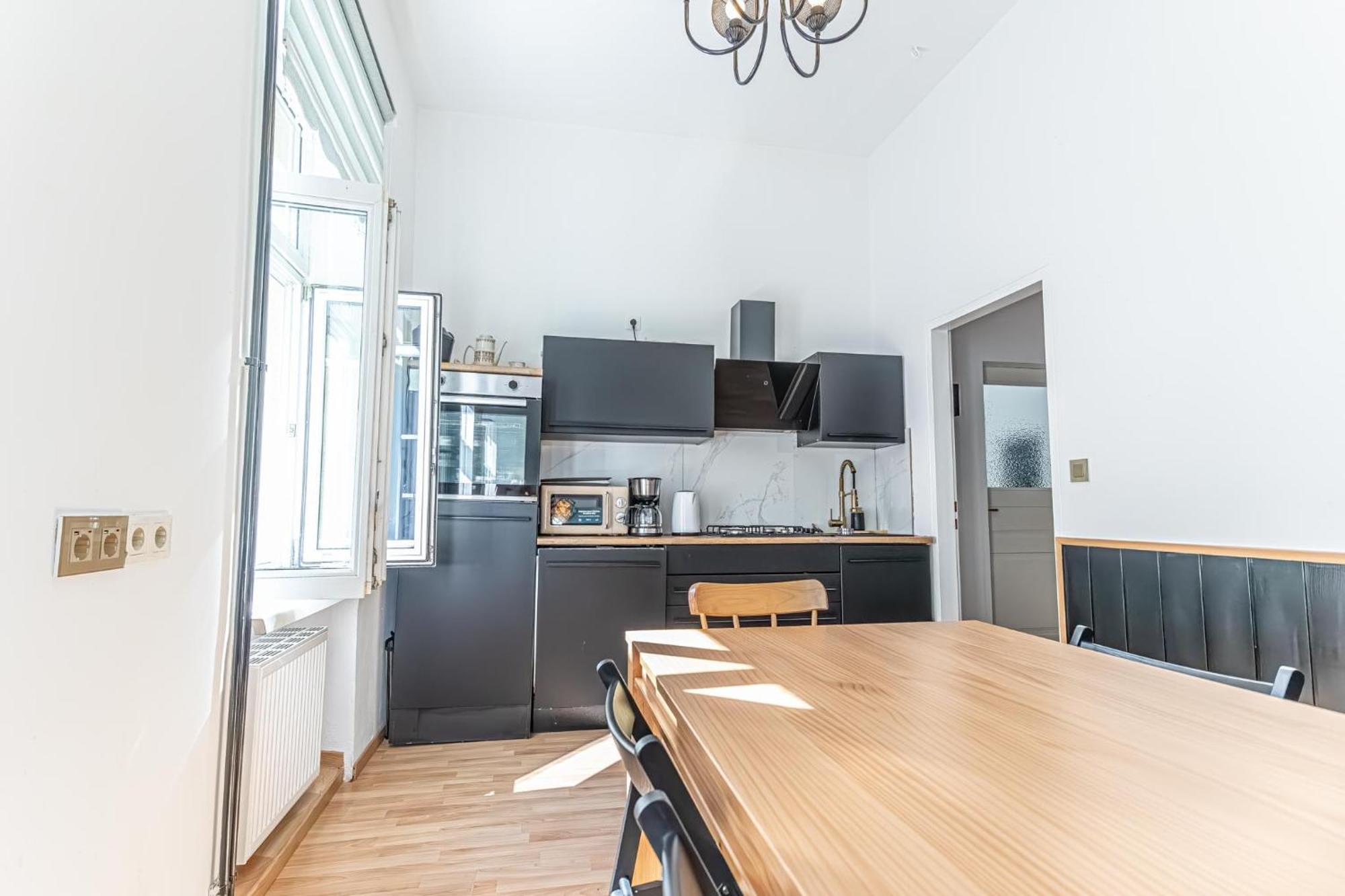 Convenient 3-br Shared Apt, 15 Min To Landstrasse Hub Apartament *