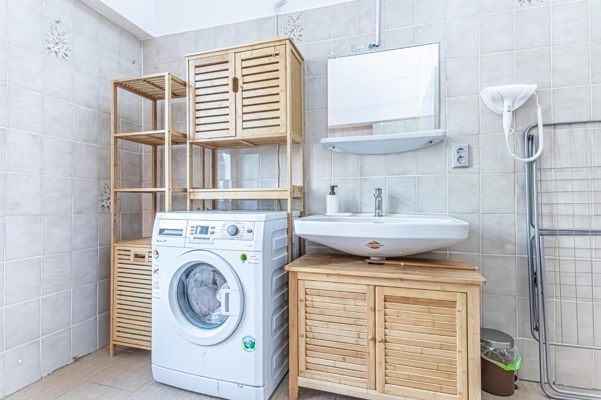 Apartament Convenient 3-br Shared Apt, 15 Min To Landstrasse Hub *