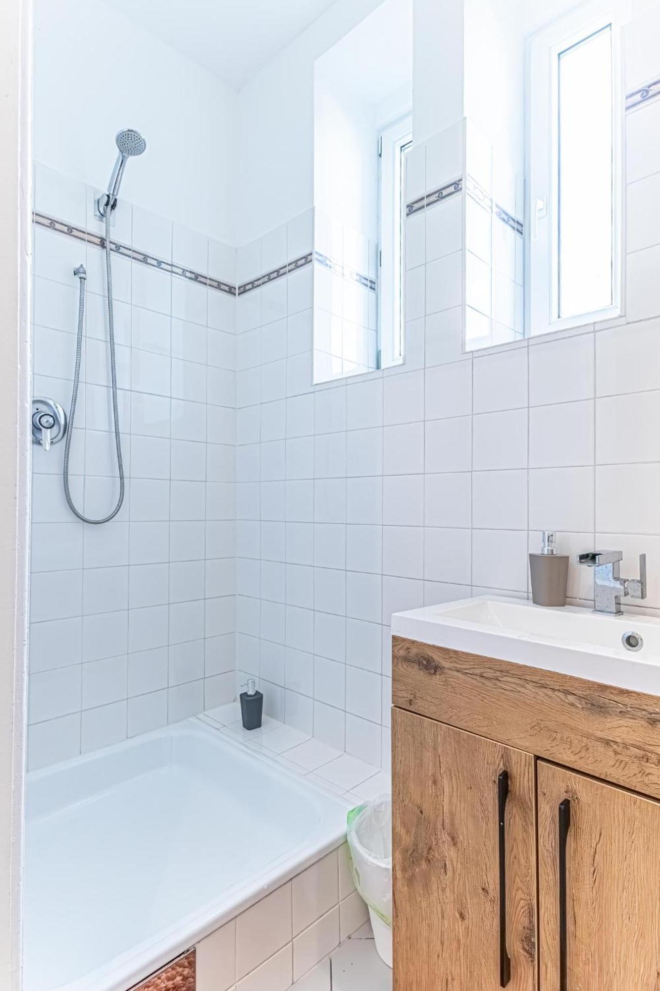 Convenient 3-br Shared Apt, 15 Min To Landstrasse Hub Apartament *